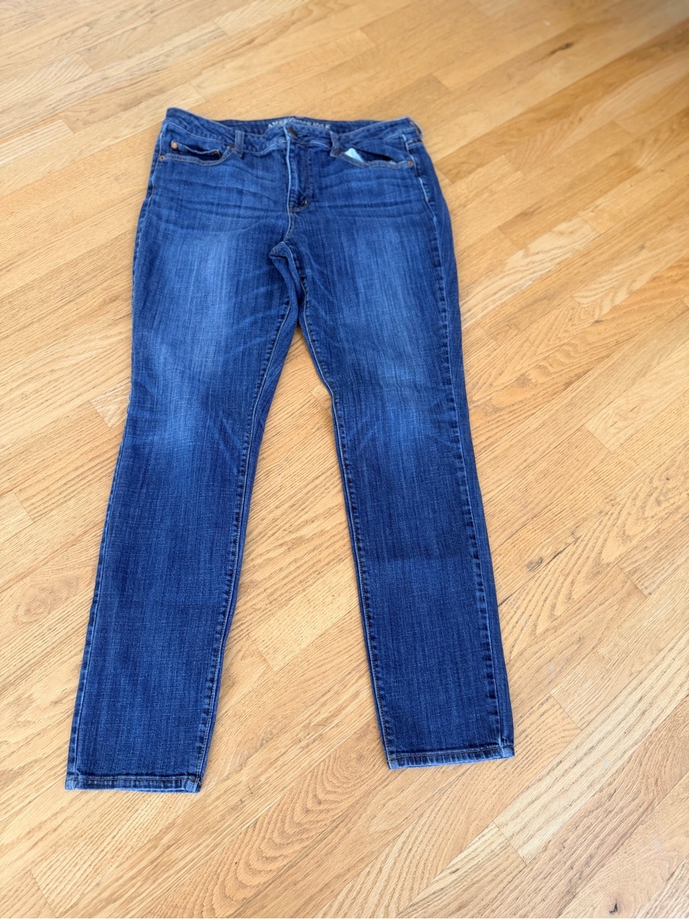 Ladies Size 10 Long "American Eagle Outfitters" Dark Blue Skinny Jeans GUC